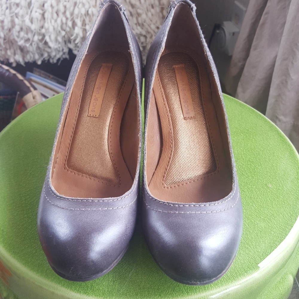 Pumps - Picture 3 of 4